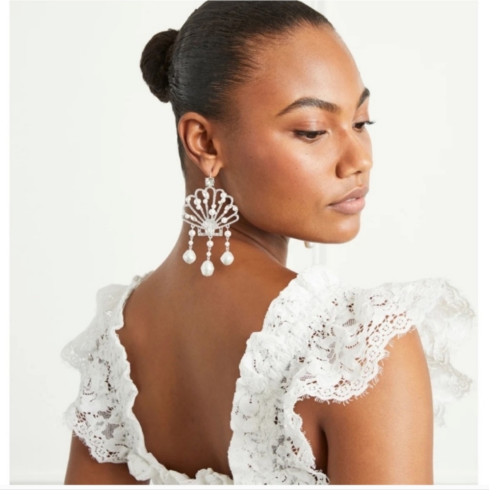 NWT SEASHELL EARINGS